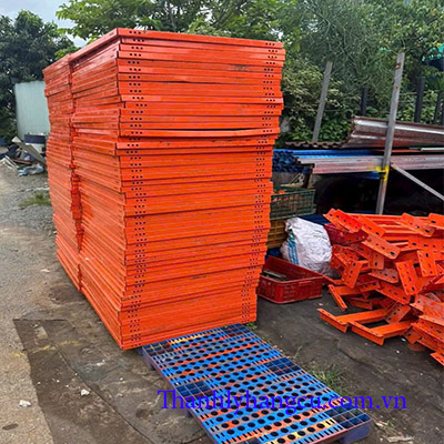 Thanh lý kệ kho 03